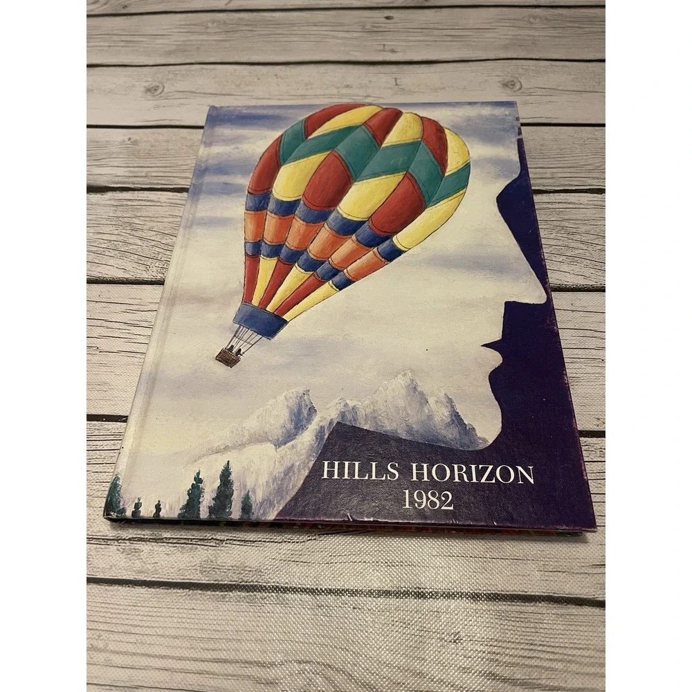 1982 Hills Horizon Year Book Half Hollow Hills High School New York Vintage